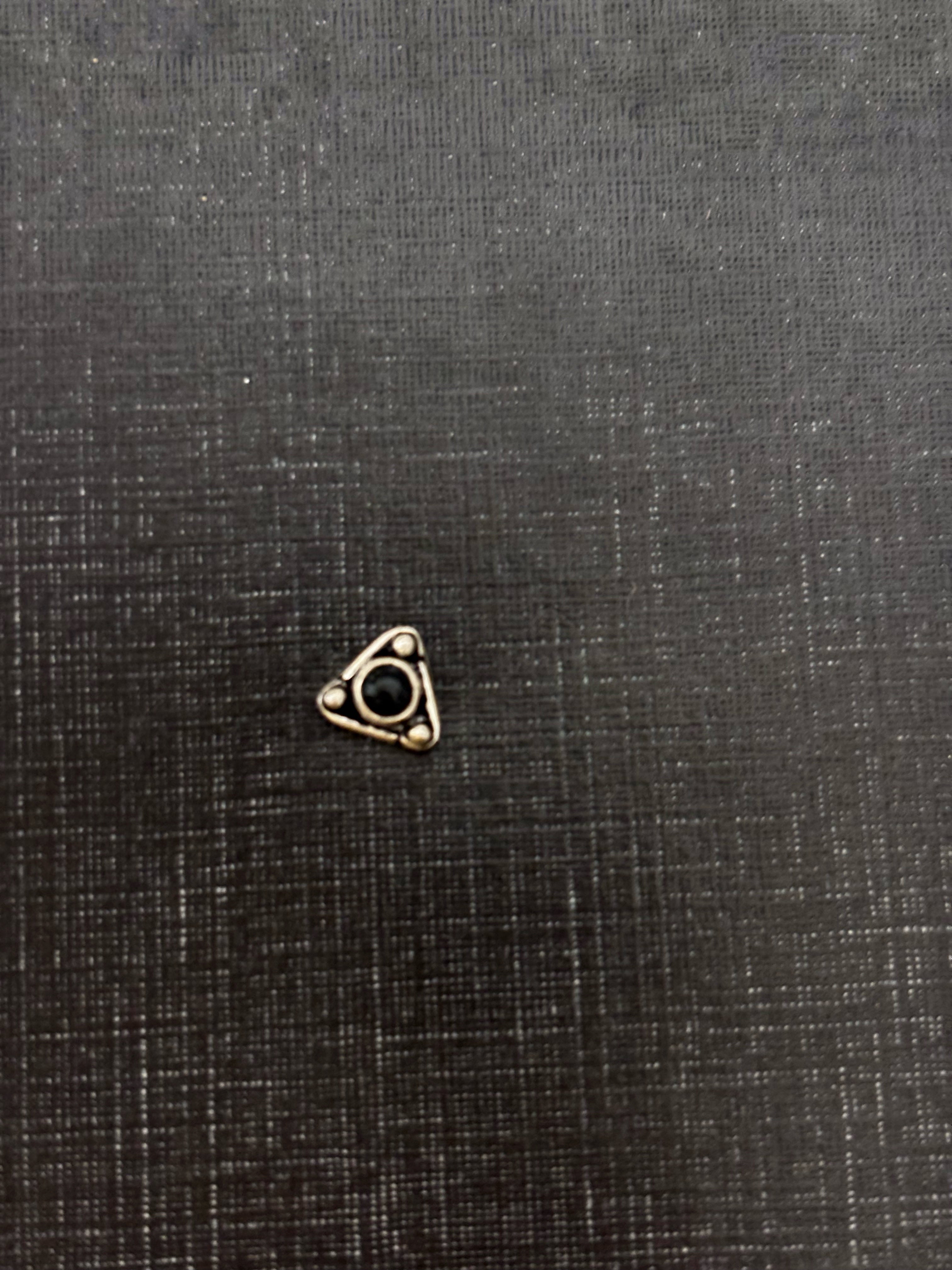 Silver Triangle Single Stone Nosepin