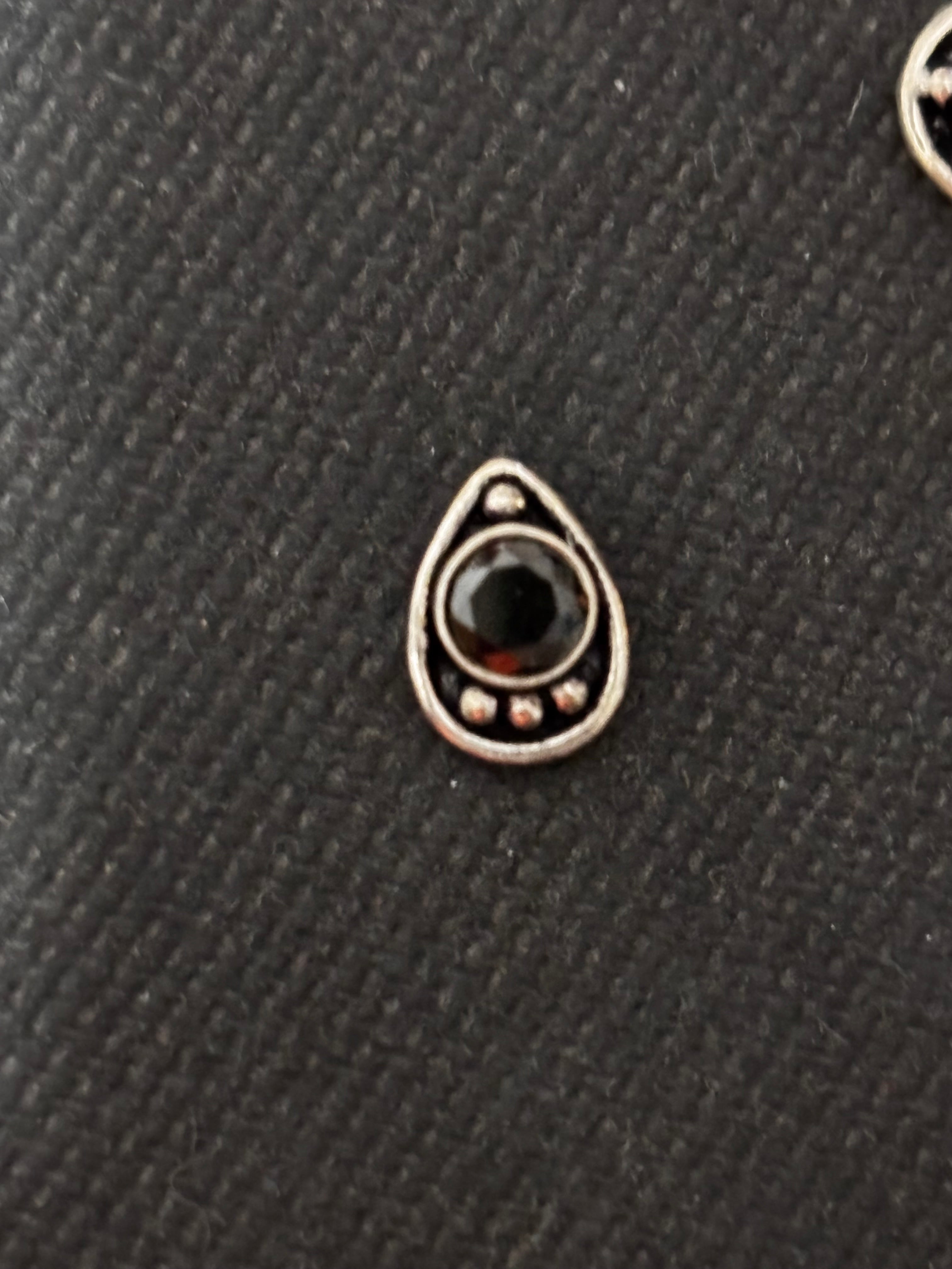 Tear Drop Medium Size Nosepin