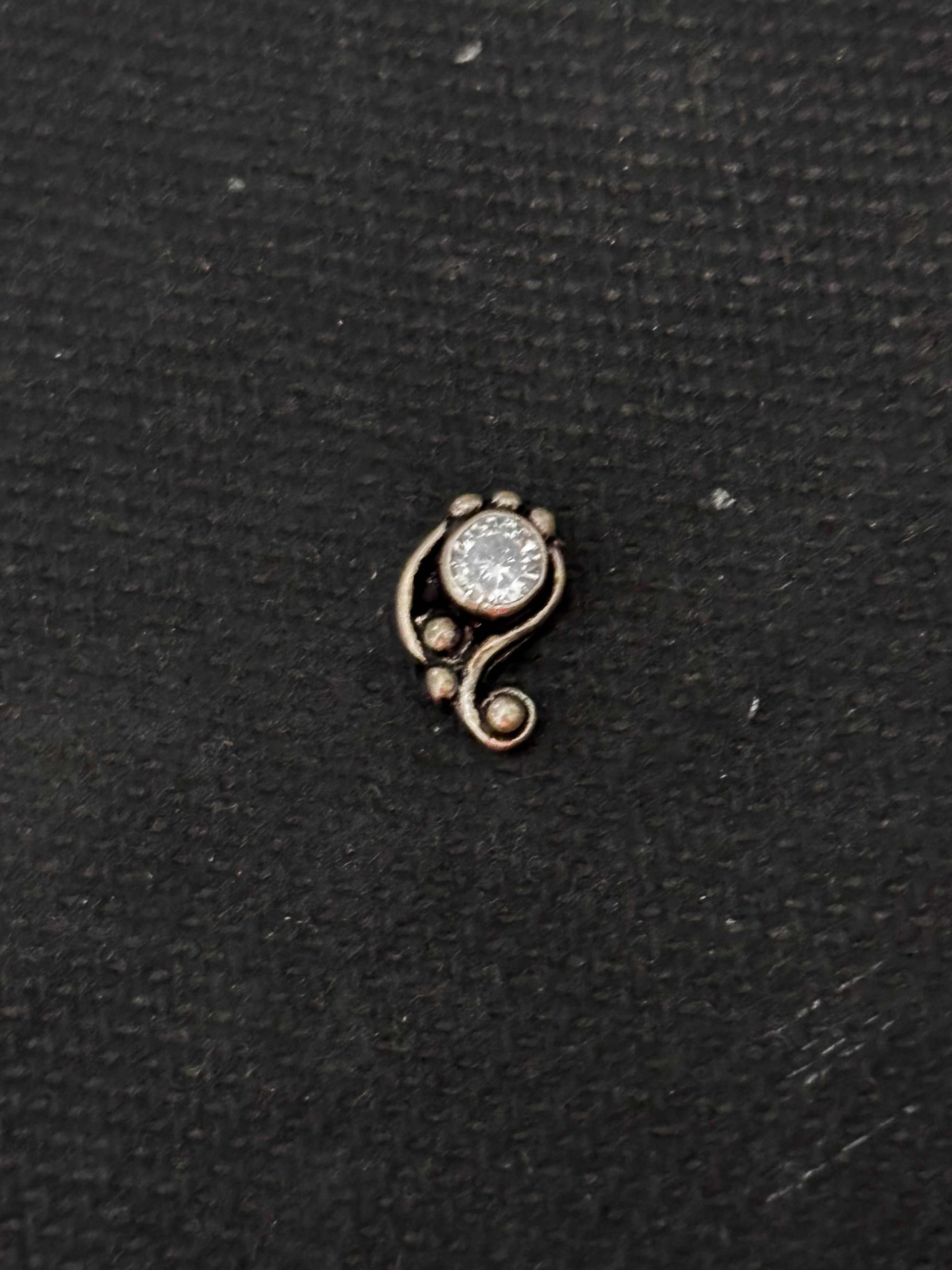 Single White Stone Silver Nosepin