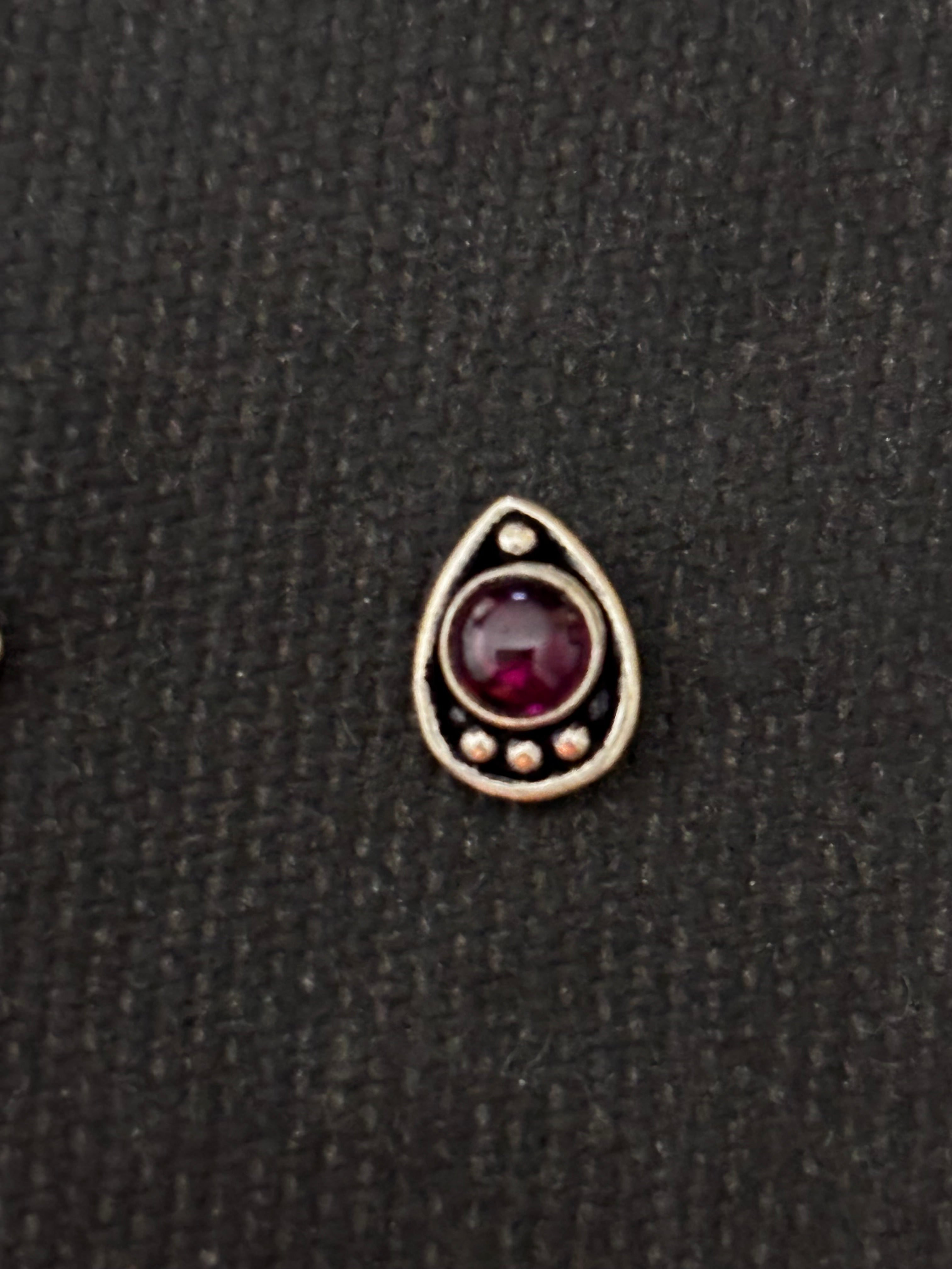 Tear Drop Medium Size Nosepin