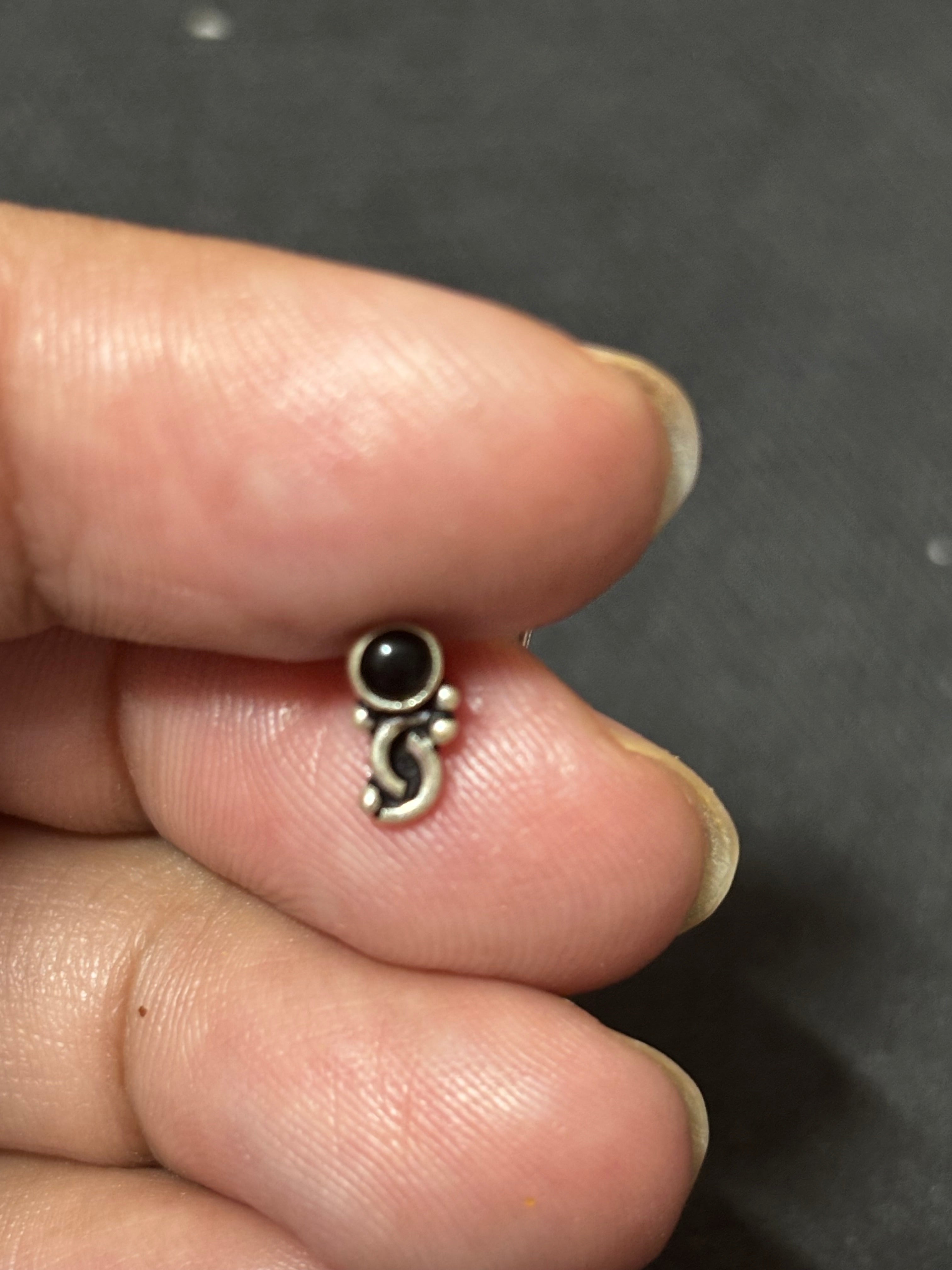 Silver Dot and Swirl Nosepin