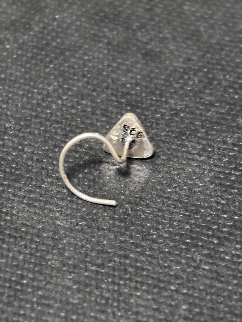 Silver Triangle Single Stone Nosepin