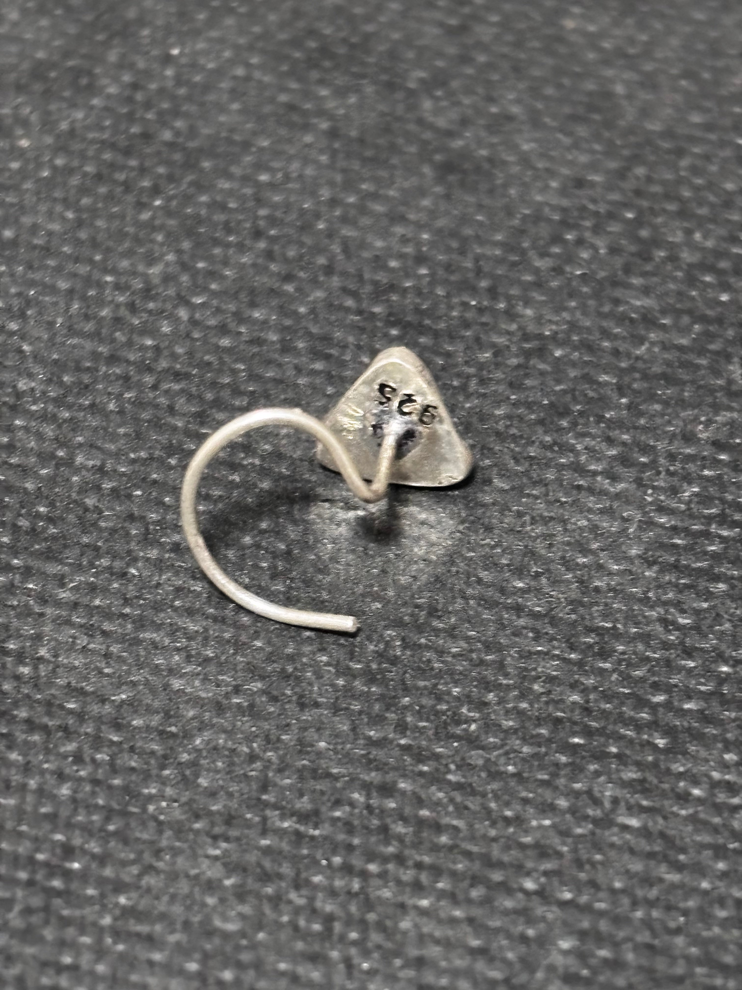 Silver Triangle Single Stone Nosepin